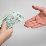 Płatność gotówką na fakturze