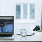 Czy na B2B można iść na chorobowe?