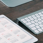 Jaką podać datę wykonania usługi na fakturze?