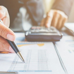 Data wystawienia wcześniejsza niż data sprzedaży, kiedy VAT?