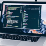 Działalność we własnym domu lub mieszkaniu, jak rozliczyć wydatki na prąd i Internet?