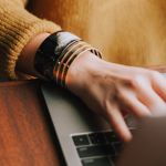 Jak wystawić fakturę za usługę bez VAT?