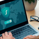 Internet na firmę, czy prywatnie?