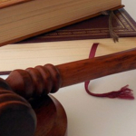 Jak odzyskać dług przez komornika?