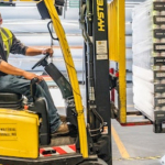 Jak wykazać transport na fakturze WDT?