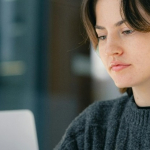 Czy komornik może zająć wynagrodzenie z umowy zlecenia?