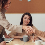 Czy członek zarządu może korzystać z firmowej karty płatniczej?