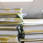 Jak zaksięgować fakturę z poprzedniego miesiąca?