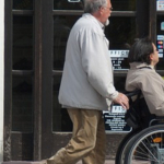 Czy opiekun osoby niepełnosprawnej może prowadzić działalność?