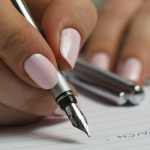 Co to jest praca hybrydowa? Zalety i wady