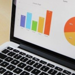 Jak zaksięgować przychody na przełomie roku?